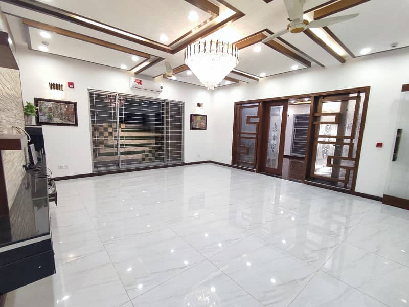 1 Kanal Bungalow Available For Rent In DHA Phase 6 With Super Hot Location. 16