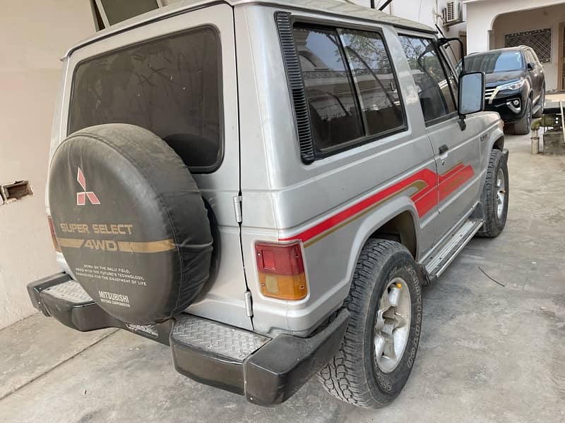 Mitsubishi Pajero 1992 7