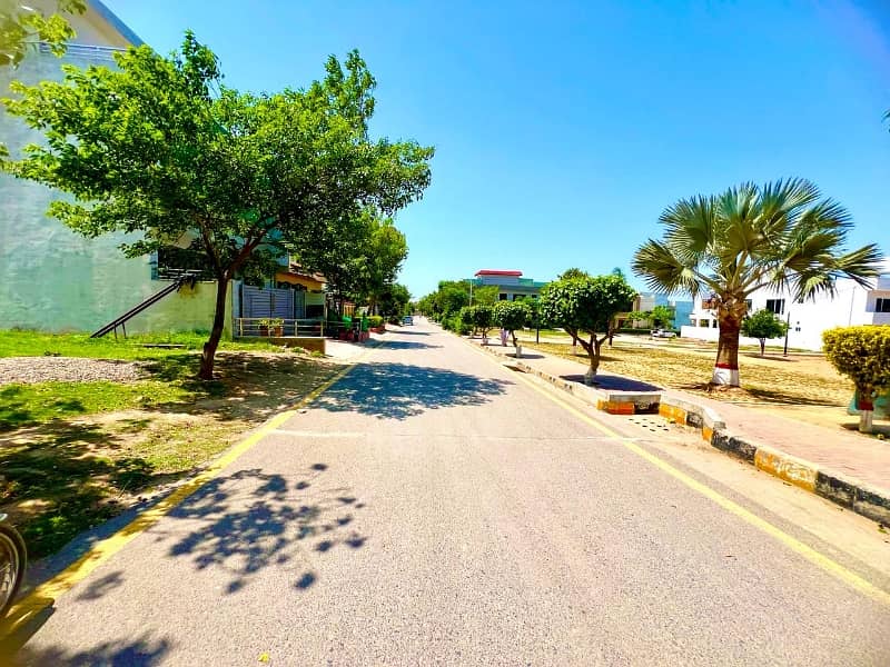 10 MARLA MAIN BOULEVARD PLOT FOR SALE F-17 ISLAMABAD ALL FACILITY AVAILABLE CDA APPROVED SECTOR 17