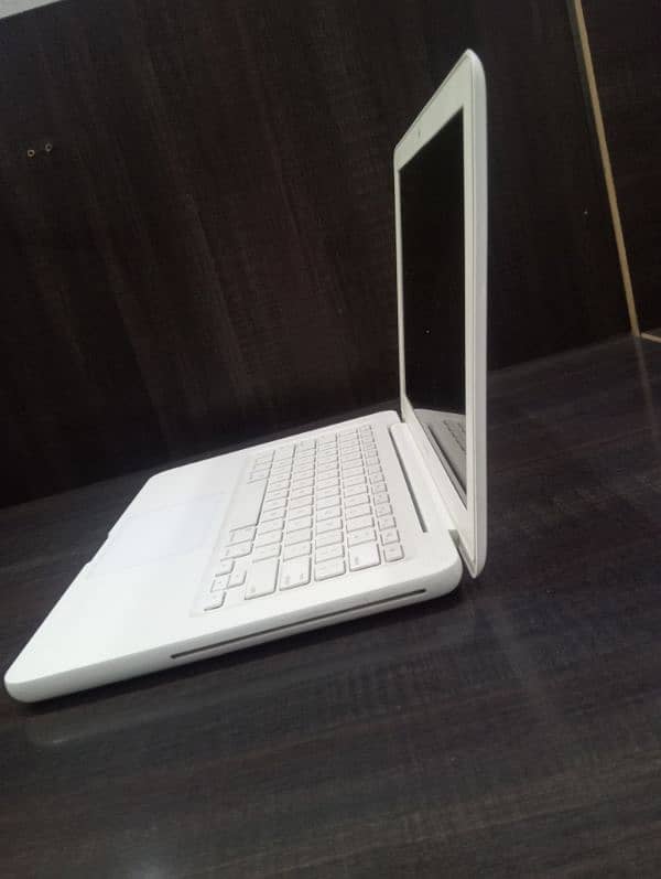 MacBook Laptop | 2009 Model | Core 2 Duo 2