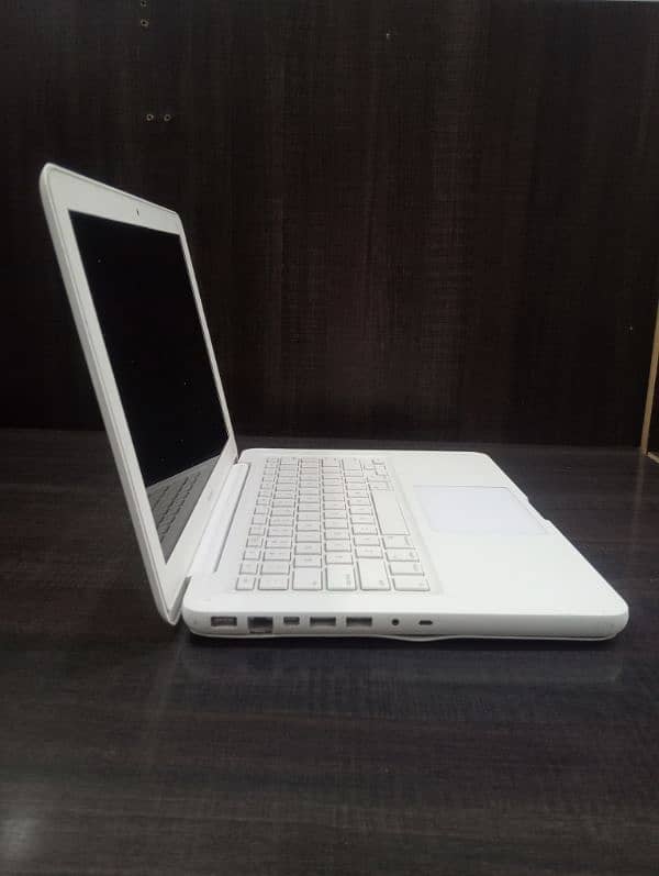 MacBook Laptop | 2009 Model | Core 2 Duo 3