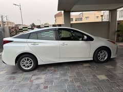 Toyota Prius 2021 Fully Automatic Hybrid Car 0