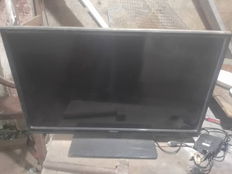 32 inch Samsung okay condition 2