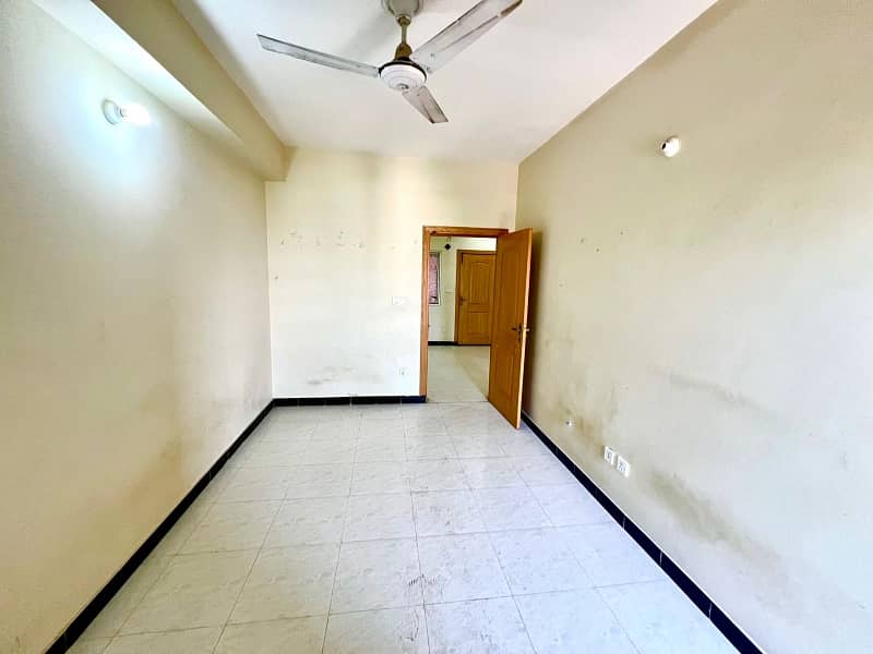 3 BEDROOM FLAT FOR RENT F-17 ISLAMABAD ALL FACILITY AVAILABLE CDA APPROVED SECTOR 3