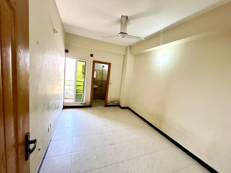 3 BEDROOM FLAT FOR RENT F-17 ISLAMABAD ALL FACILITY AVAILABLE CDA APPROVED SECTOR 9