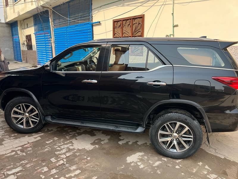 Toyota Fortuner V 2018 6