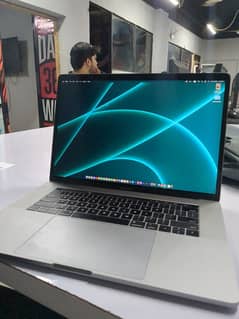 Macebook Pro 2017 15"  i7  Gpu machine