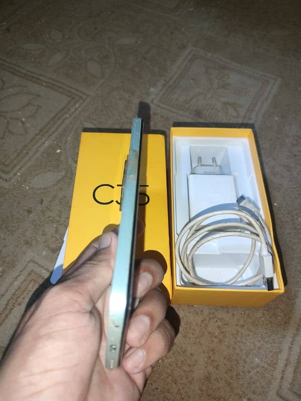 Realme C35 6