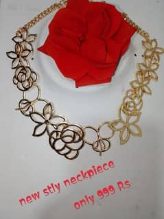 new stly neckpiece