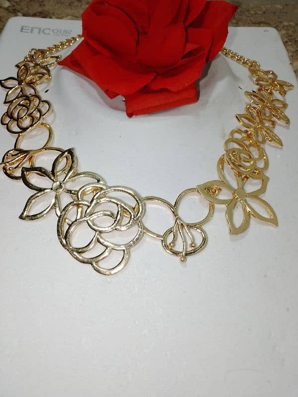 new stly neckpiece 1