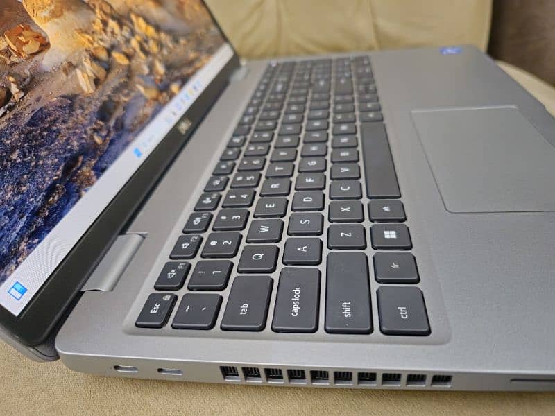 DELL LATITUDE 5520 Core i5 11th Gen 4