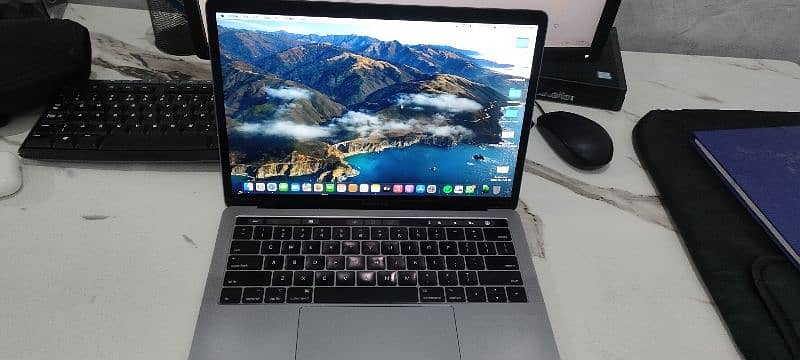 MacBook pro 2016 with touchbar (03220469408) 3