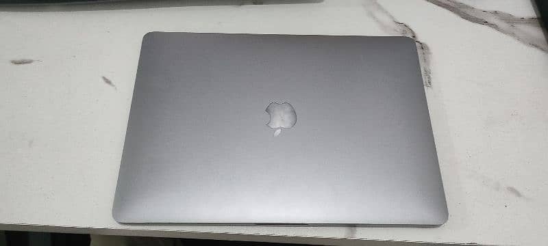 MacBook pro 2016 with touchbar (03220469408) 4