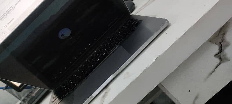 MacBook pro 2016 with touchbar (03220469408) 7