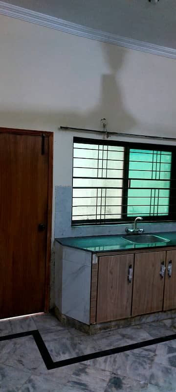 1 kanal house for rent at very hot location in reasonable price 2