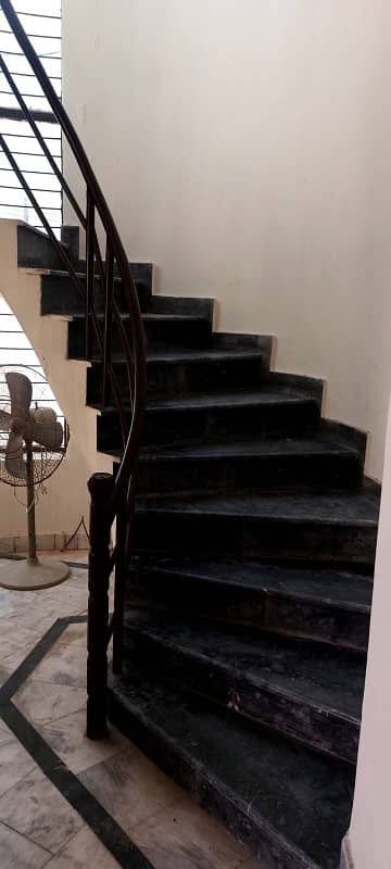 1 kanal house for rent at very hot location in reasonable price 3