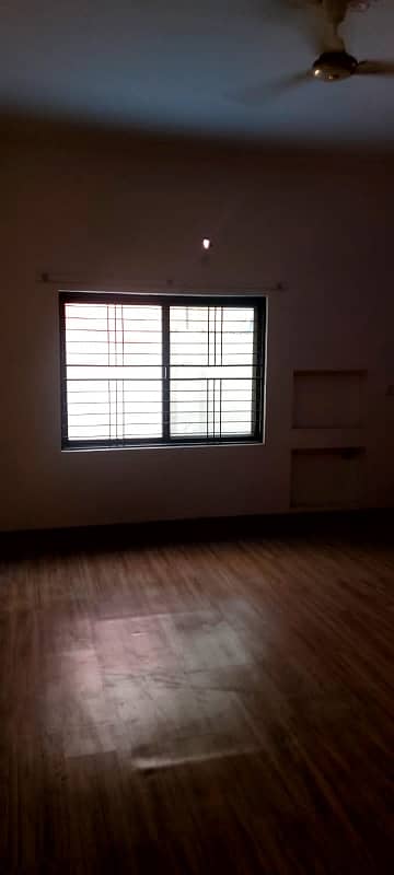 1 kanal house for rent at very hot location in reasonable price 7