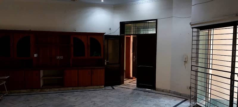 1 kanal house for rent at very hot location in reasonable price 13