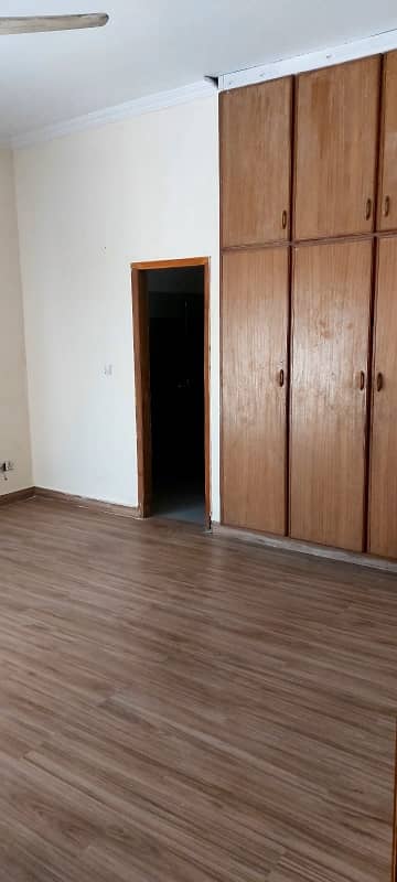 1 kanal house for rent at very hot location in reasonable price 15