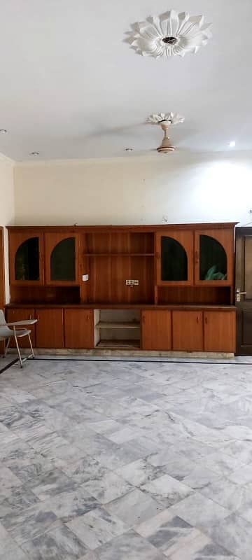 1 kanal house for rent at very hot location in reasonable price 16