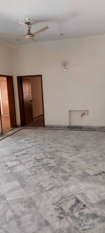 1 kanal house for rent at very hot location in reasonable price 17