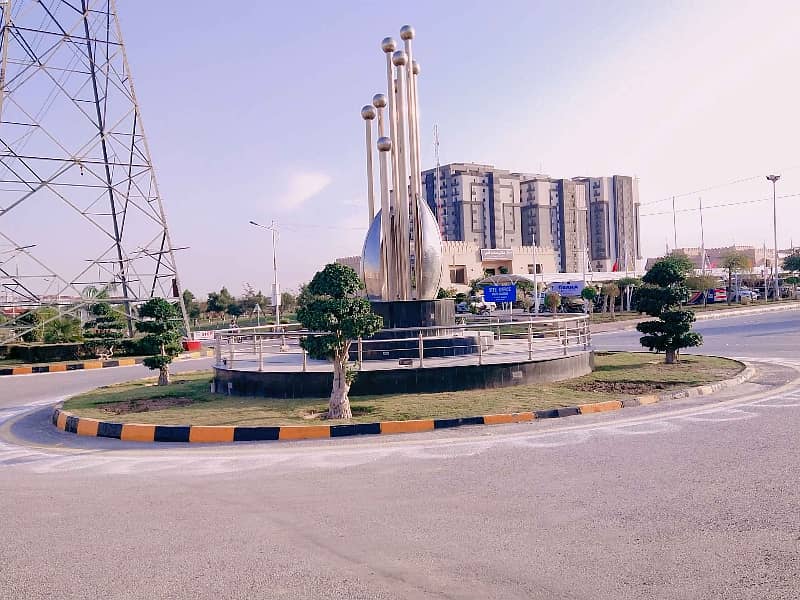 C-1 Block 30x60 plot near park for sale in B-17 Islamabad 5