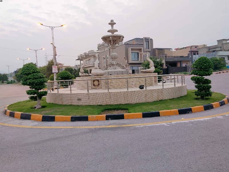 C-1 Block 30x60 plot near park for sale in B-17 Islamabad 6