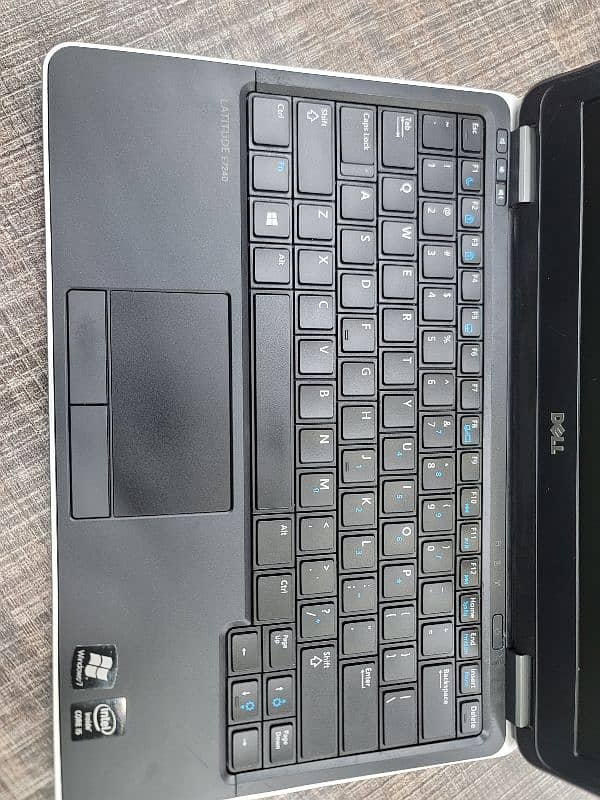 Dell Laptop E7240 4