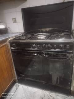 cooking range in good condition is available for sale.