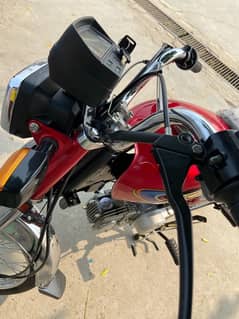 united bike bilkol new hai 5 kilo metr use location Lahore gajju mata