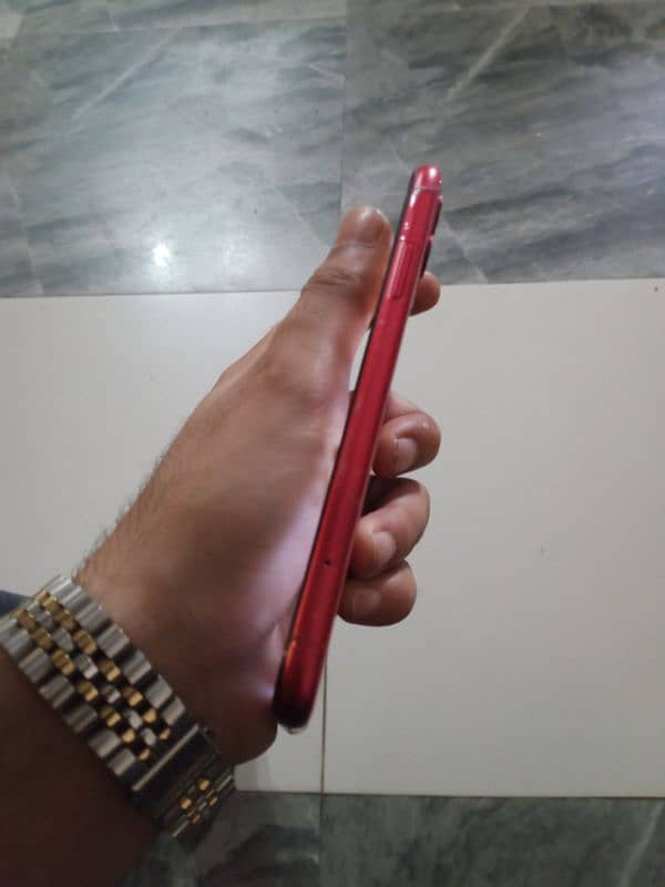 Iphone 11 Red Non PTA 1