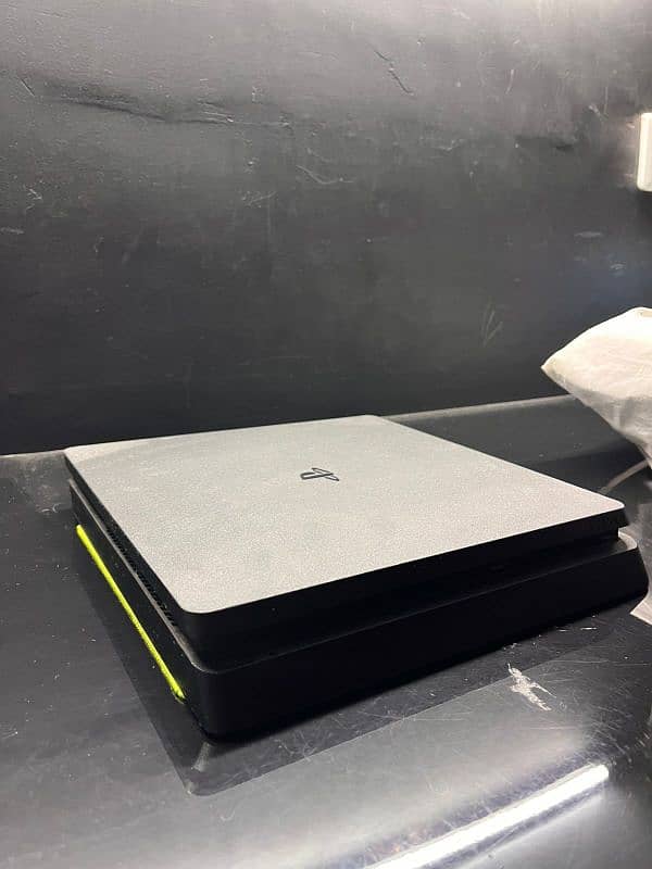 PS4 slim 1 TB 2