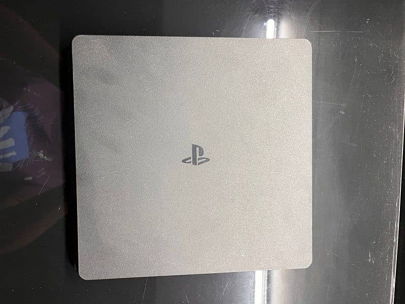 PS4 slim 1 TB 3