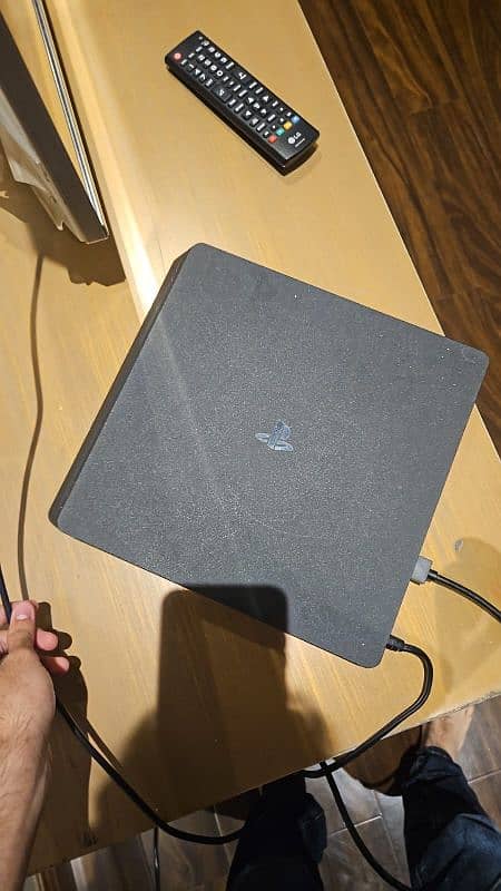 PS4 slim 1 TB 5