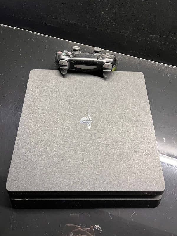 PS4 slim 1 TB 8