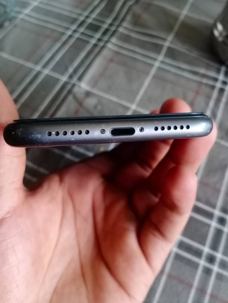 Iphone 11 64 gb pta approved 5