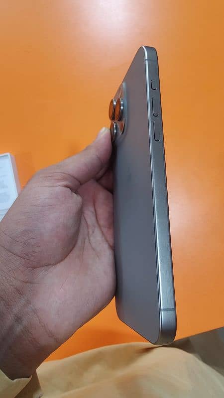 iphone 15pro Max jv 256 GB natural titanium 6