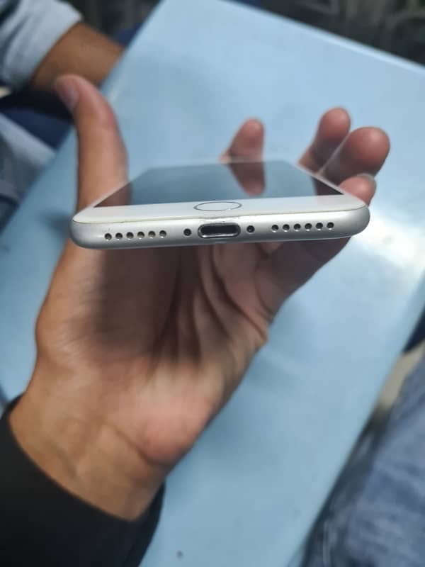 iphone 7  128gb PTA approved 4