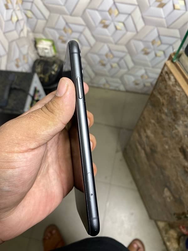 Iphone 11 128gb dual pta with box 1