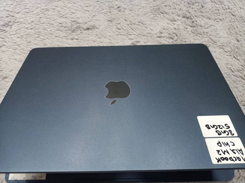 MacBook Air M2 13 inch Display 1