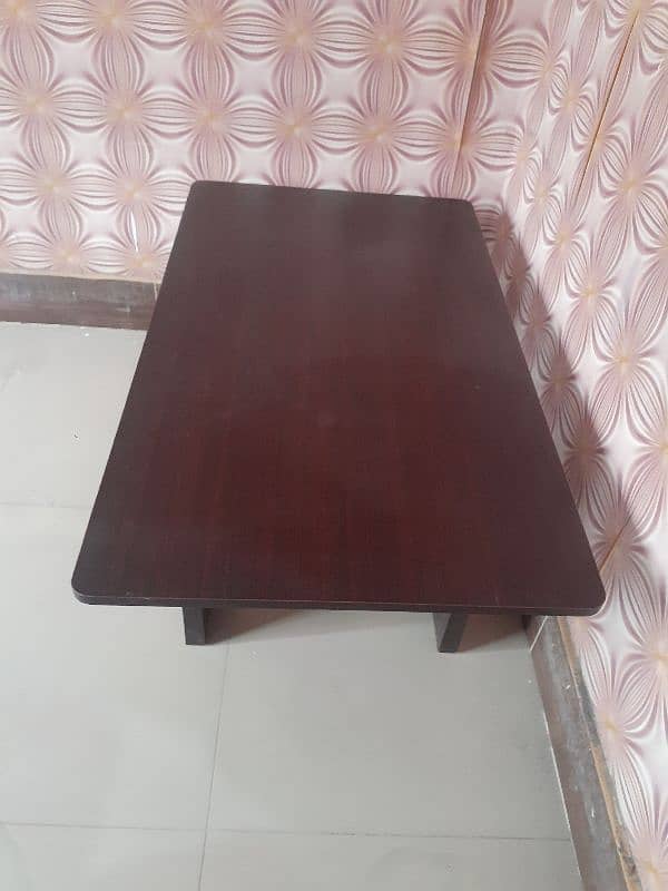 Perfect condition table 0