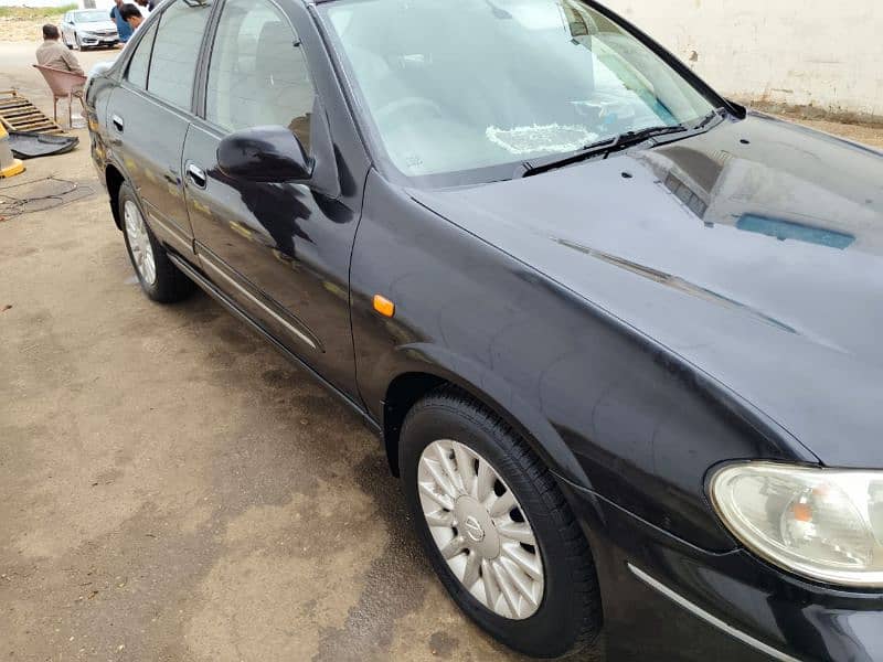 Nissan Sunny 2010 4