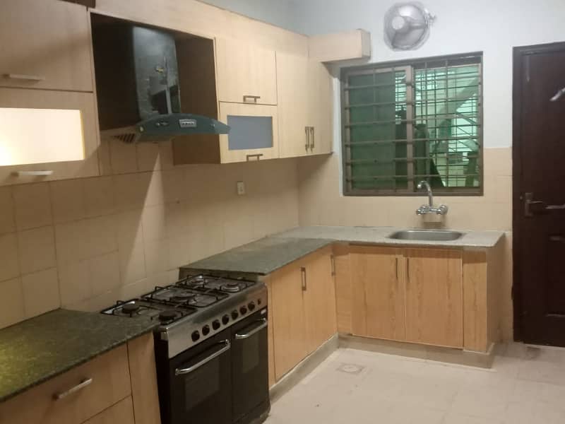 10 Marla 3 Bed Flat For Sale In Askari 11 Lahore. 5