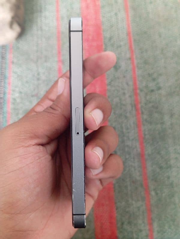 iphone 5s non. pta 32gb only what's app 03092723144 3