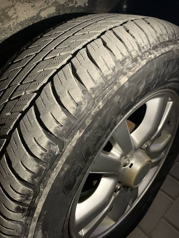 Tyres Dunlop Prado Landcruiser for sale 2