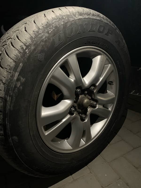 Tyres Dunlop Prado Landcruiser for sale 3