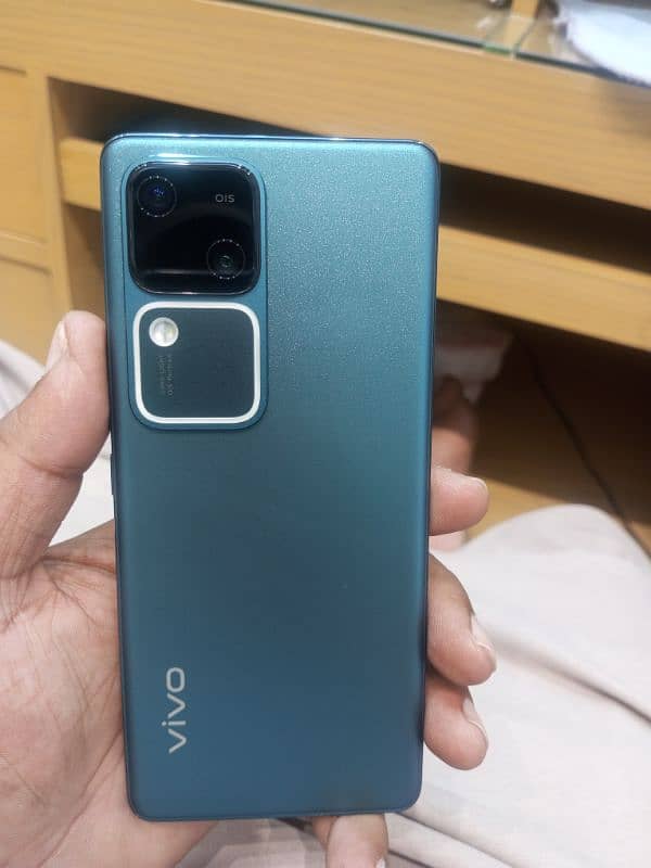 vivo v30 complete box lush condition 3