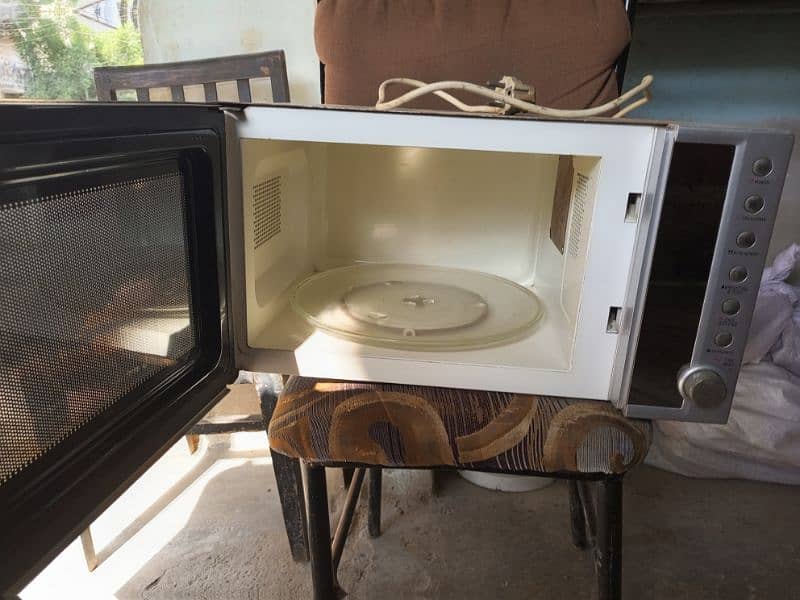 Dawlance Microwave Oven 1