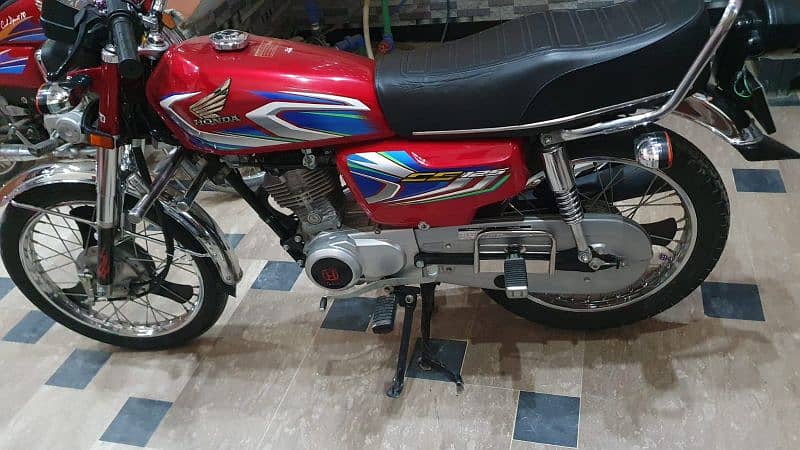 Honda CG 125 2022 all Punjab no 175 bilkul fnf  exchange possible 12