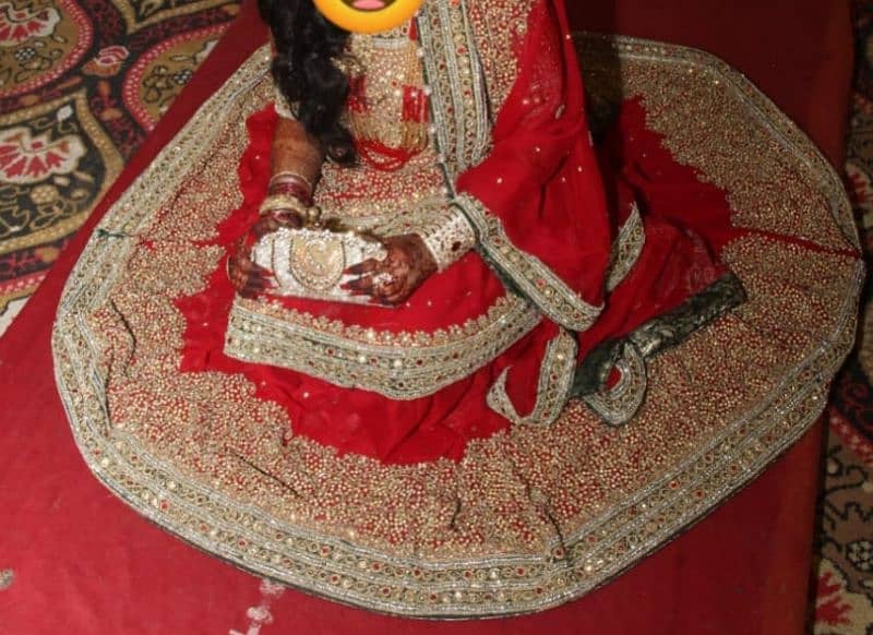 bridal lehenga||wedding lehenga condition is new 1 time use 1